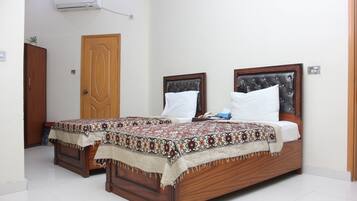 Executive Double or Twin Room | Minibar, in-room safe, desk, soundproofing