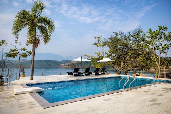 Bungalow Deluxe, 1 phòng ngủ, quang cảnh hồ bơi | Bộ đồ giường cao cấp, minibar, két bảo mật tại phòng