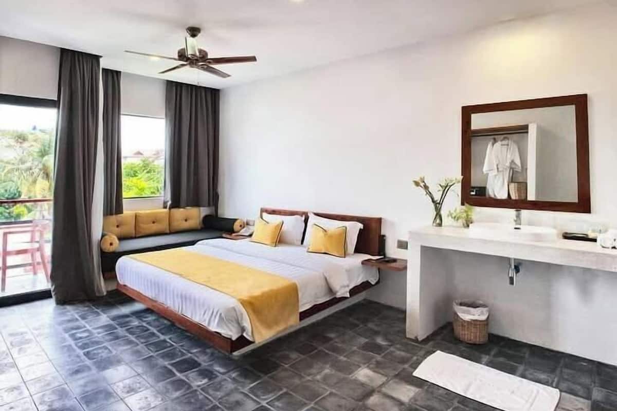 Deluxe Double Room, Balcony | Premium bedding, minibar, in-room safe, desk