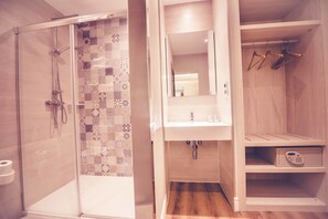 Comfort Twin Room, 1 Bedroom | In-room safe, desk, soundproofing, free WiFi - Hostal Lisboa (Madrid)