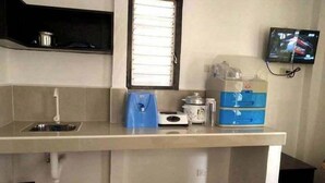 ファミリー スタジオ | 専用キッチン | 炊飯器、調理器具と食器