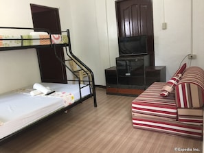 Family Studio | Free WiFi, bed sheets - Gaea's Apartments - Hostel (Panglao)