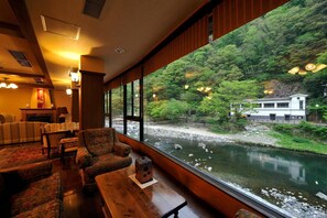 Lobby - Hakkei (Maniwa)