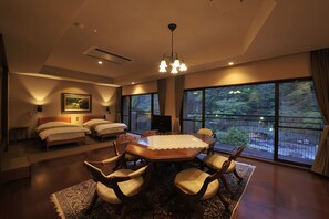 传统套房, 无烟房 (Japanese-Style, Private Outdoor Bath) | 熨斗/熨板、免费 WiFi、床单