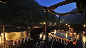 公共浴池