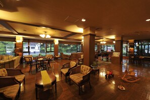 Lobby lounge