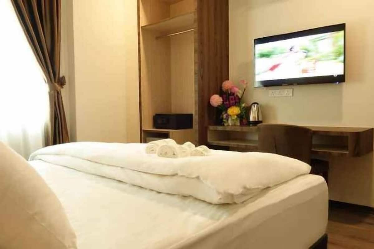 Free minibar items, desk, iron/ironing board, free WiFi