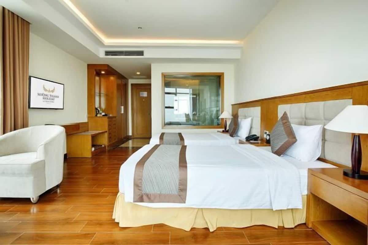 Premium bedding, down duvets, minibar, in-room safe
