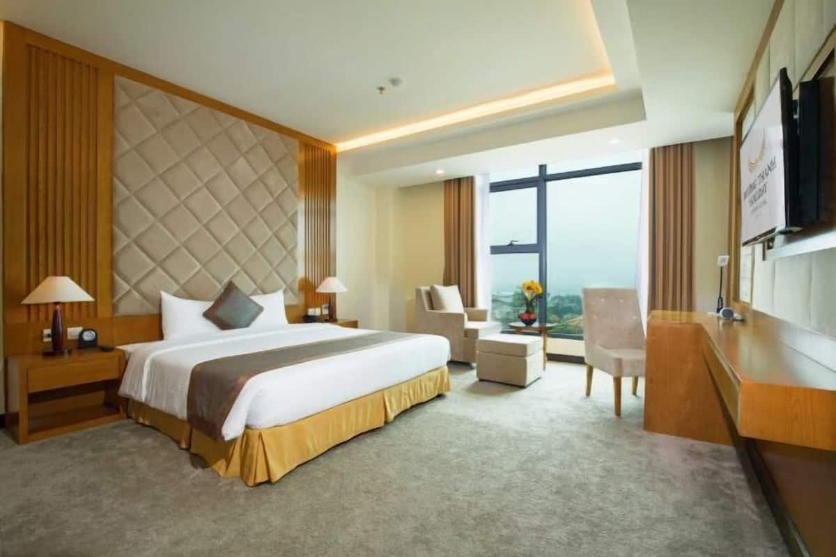 Premium bedding, down duvets, minibar, in-room safe