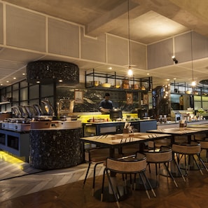 Petit déjeuner buffet servi tous les jours en supplément