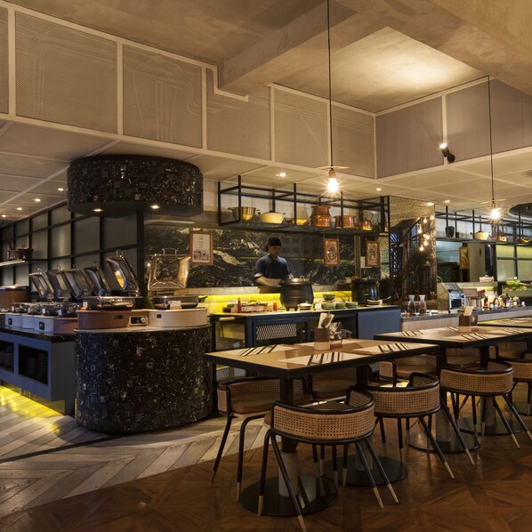 Café da manhã com buffet todos os dias mediante uma taxa