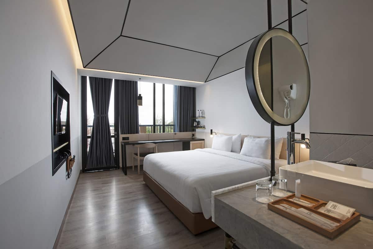 Chambre Deluxe, 1 trĂšs grand lit, balcon