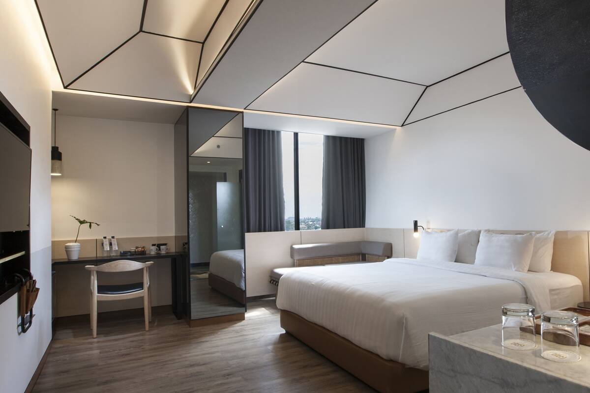 In-room safe, desk, blackout drapes, iron/ironing board (on request)