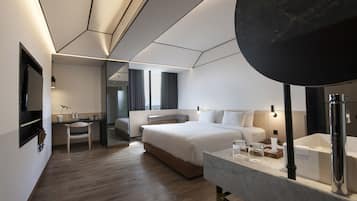 Corner Suite | In-room safe, desk, blackout curtains, iron/ironing board