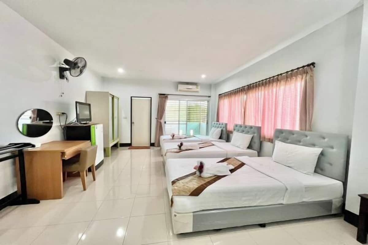 Masa, güneşlik/perde, ücretsiz kablosuz İnternet, çarşaf takımı