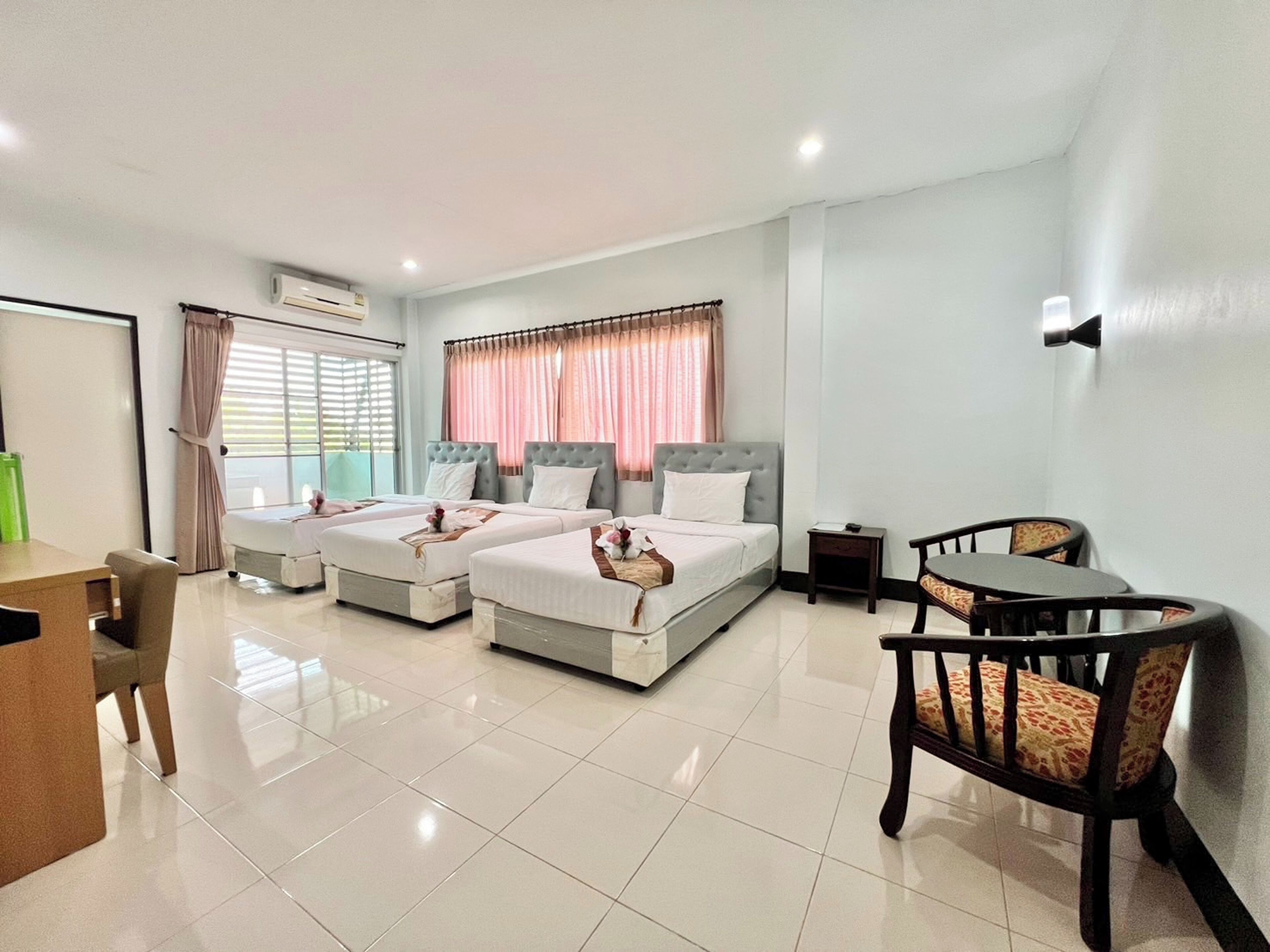 ห้องทริปเปิล | โต๊ะทำงาน, ผ้าม่านกันแสง, Wi-Fi ฟรี, ผ้าปูที่นอน