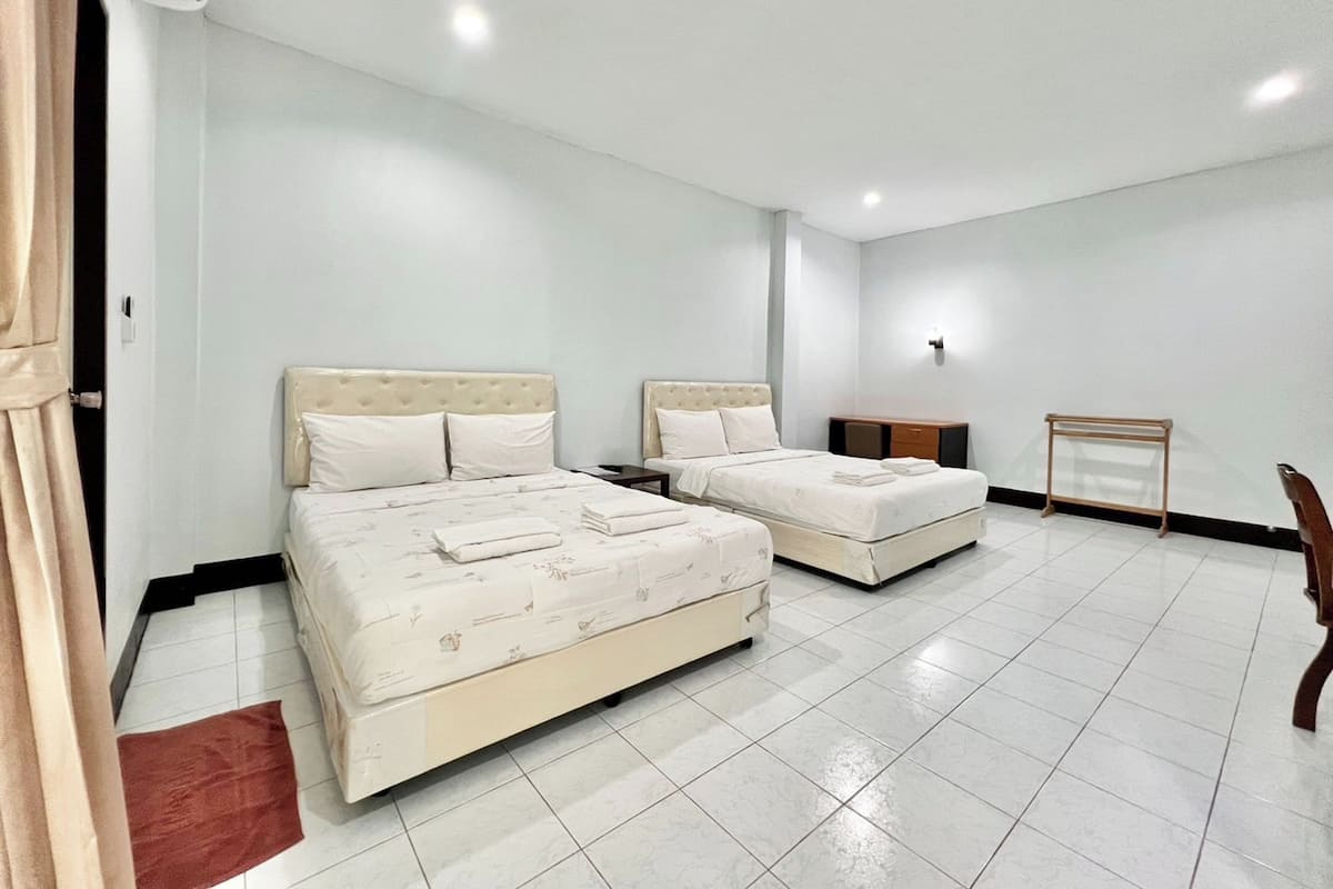 2 Queen Beds Room | 書桌、遮光窗簾/窗簾、免費 Wi-Fi、床單