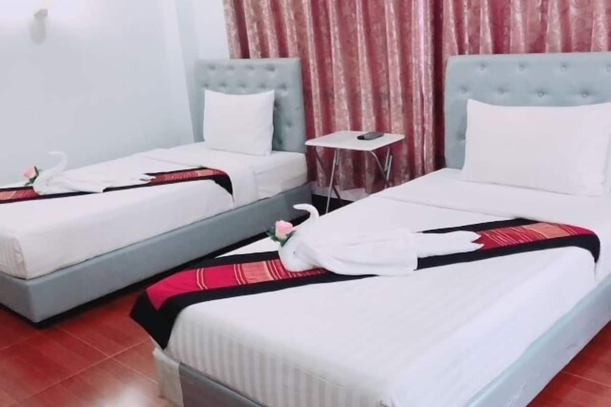 Escritorio, cortinas blackout, wifi gratis y ropa de cama