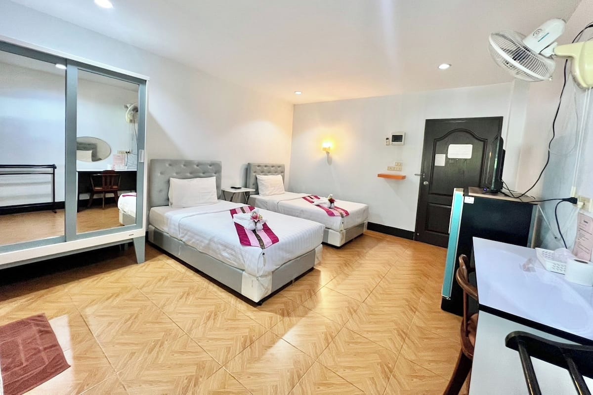 İki Ayrı Yataklı Oda | Masa, güneşlik/perde, ücretsiz kablosuz İnternet, çarşaf takımı