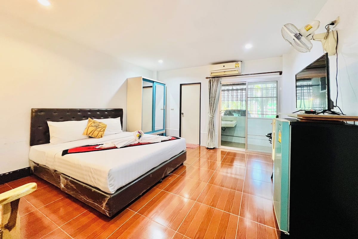 Standard Tek Büyük Yataklı Oda | Masa, güneşlik/perde, ücretsiz kablosuz İnternet, çarşaf takımı