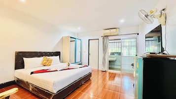 Standard Double Room | Desk, blackout drapes, free WiFi, bed sheets