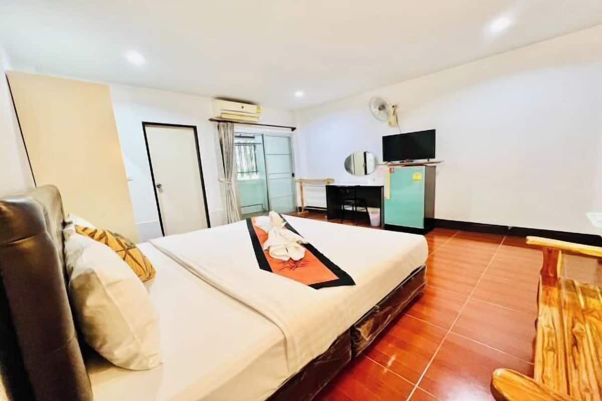 Masa, güneşlik/perde, ücretsiz kablosuz İnternet, çarşaf takımı