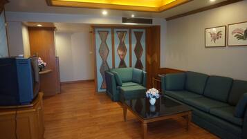 Executive Suite | Living room