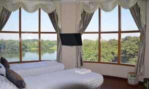 标准房 | 迷你吧、客房内保险箱、办公桌、遮光窗帘