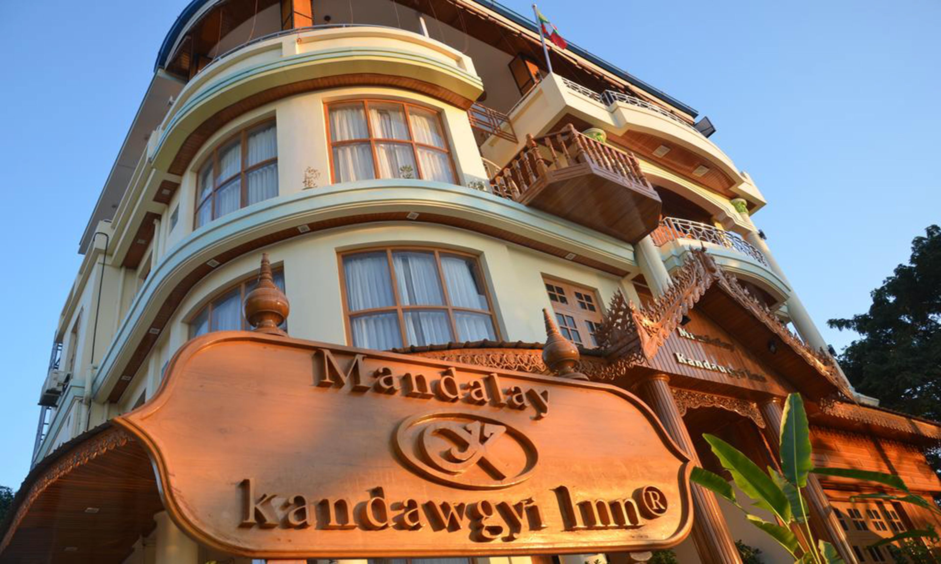 A hotel sign with the name "Kandawgyi Inn".