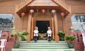 Front of property - Mandalay Kandawgyi Inn (Mandalay)