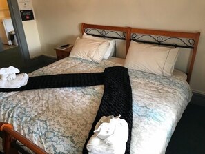 Kamar Standar, 1 Tempat Tidur Queen | Brankas, setrika/meja setrika, dan tempat tidur bayi (biaya tambahan)