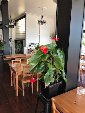 Breakfast area - The Kentish Hotel (Waiuku)