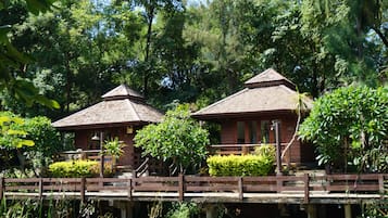 Executive Villa | Rollaway beds, free WiFi