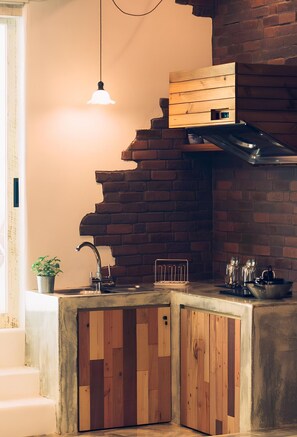 Double Room (Right One) | Private kitchen | Fridge, microwave, oven, stovetop - Villa Winding Land (Hengchun)