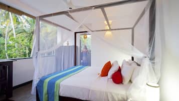 Escrivaninha, Wi-Fi de cortesia, roupa de cama