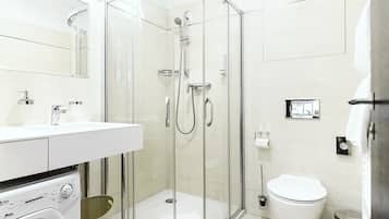City Studio, 1 Queen Bed, Kitchenette (Attic) | Bathroom