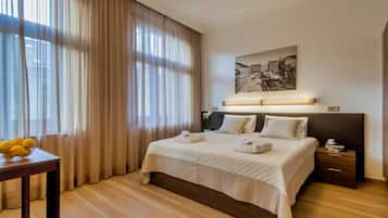 Superior studio, kitchenette, uitzicht op stad | 1 slaapkamer, luxe beddengoed, Select Comfort-bedden