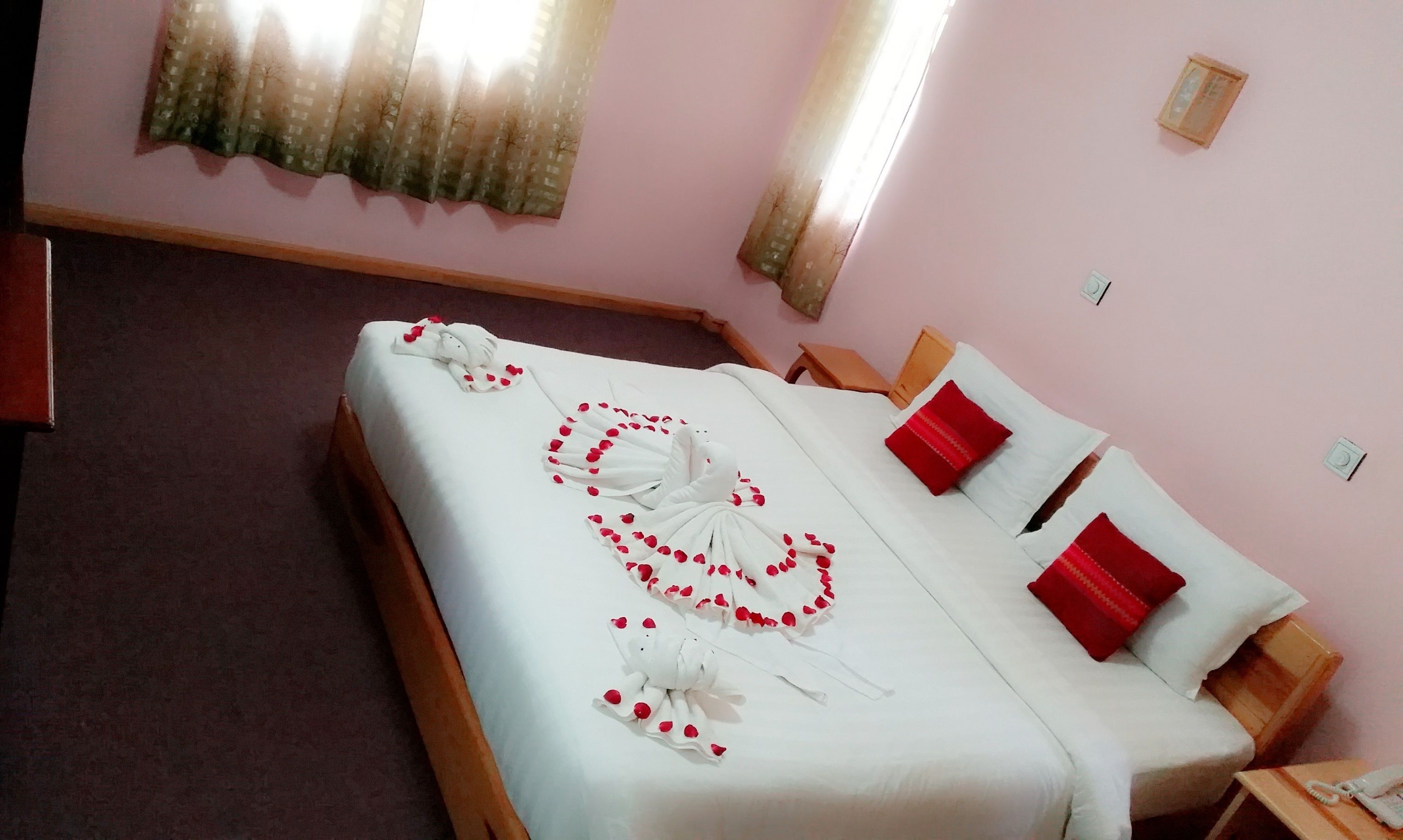 deluxe double or twin room | minibar, desk, soundproofing, rollaway beds