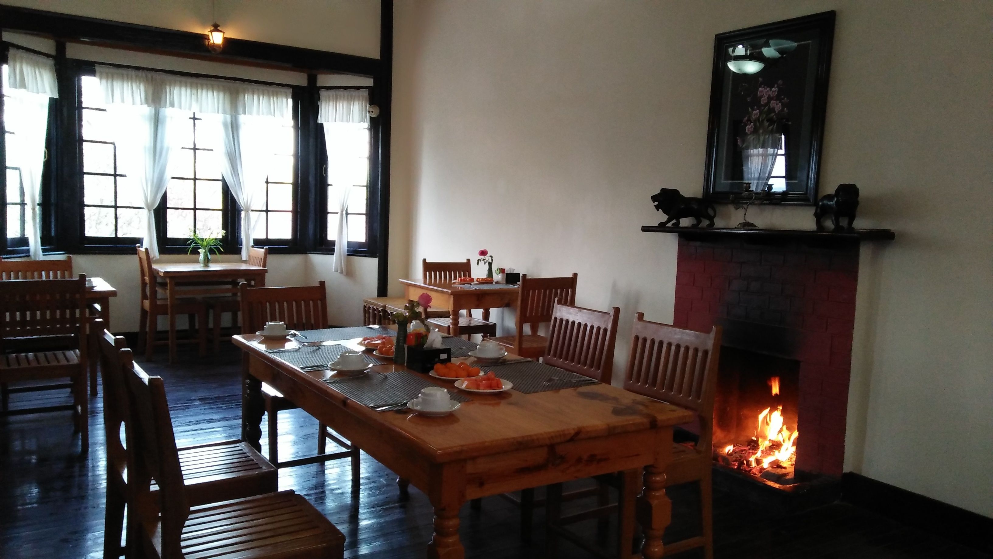 deluxe double or twin room | in-room dining