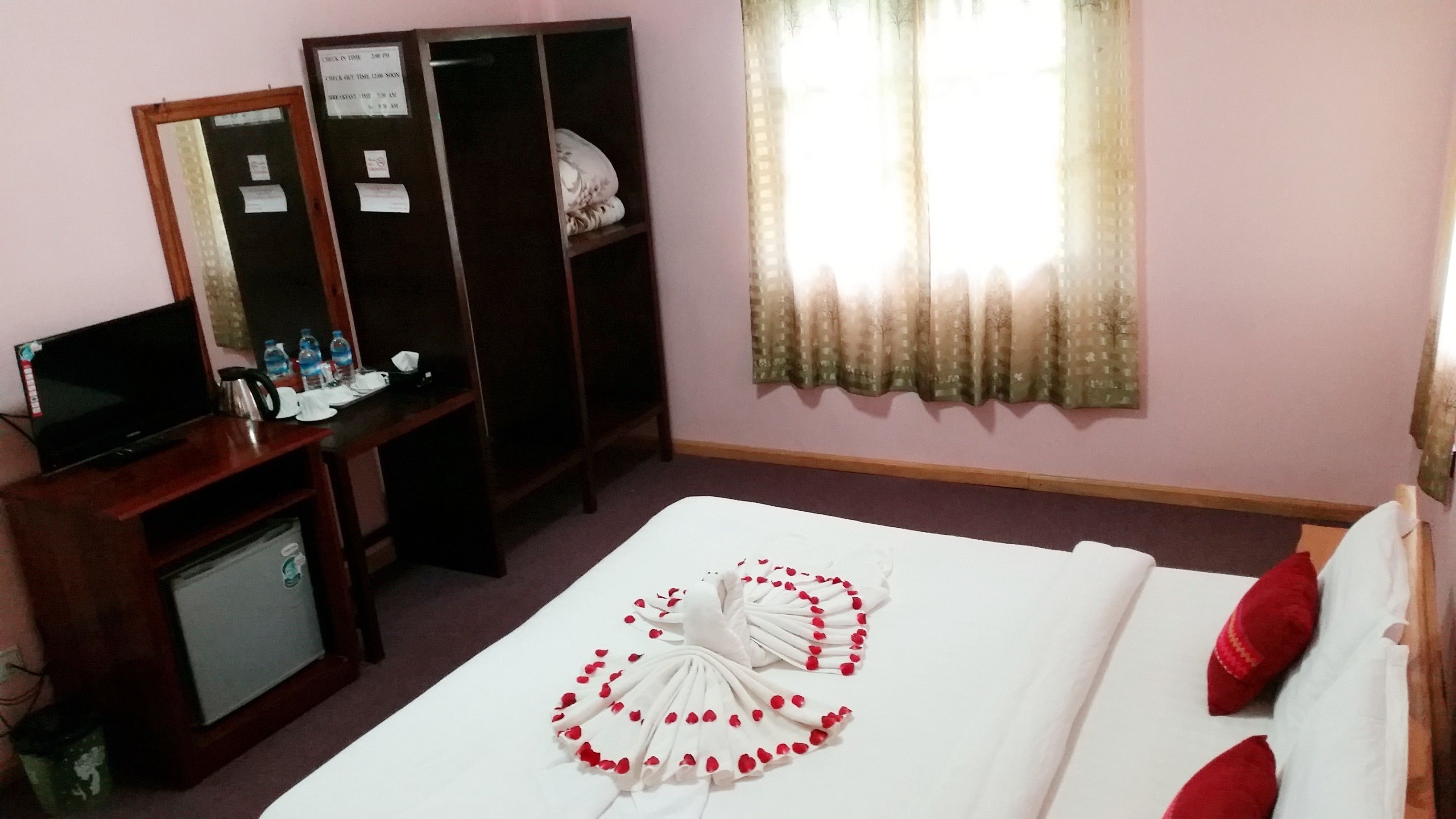 deluxe double or twin room | minibar, desk, soundproofing, rollaway beds