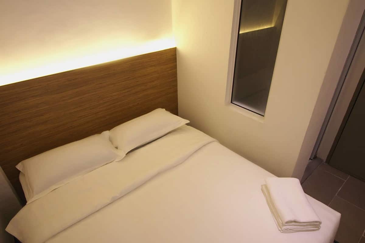Double Standard | Desk, iron/ironing board (on request), WiFi (free)