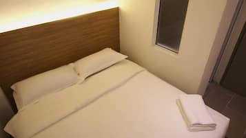 Habitación doble estándar | Escritorio, tabla de planchar con plancha y wifi gratis