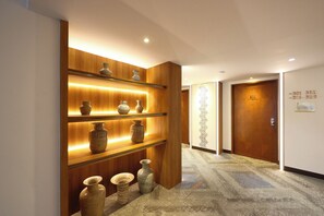 Minibar, escriptori, cortines opaques i wifi gratuïta 