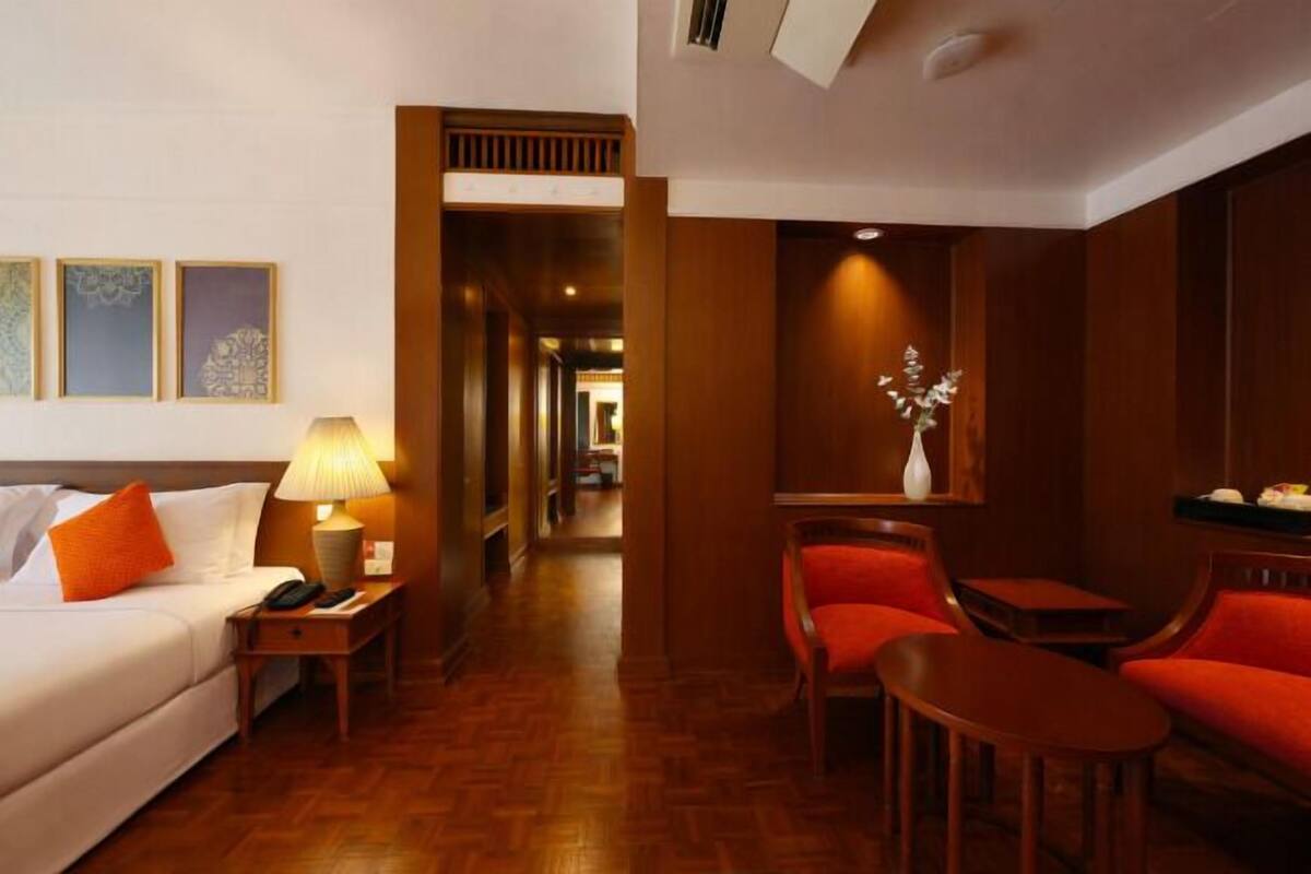 Minibar, desk, blackout curtains, free WiFi