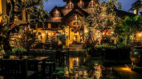 Se sirven desayunos, almuerzos y cenas; cocina internacional