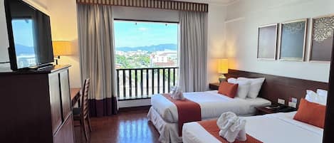 Classic Room | Minibar, desk, blackout curtains, free WiFi