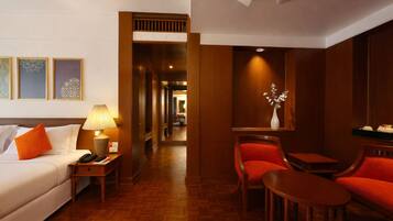 Deluxe Room | Minibar, desk, blackout drapes, free WiFi