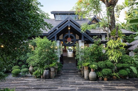 Front of property. Wienglakor Hotel