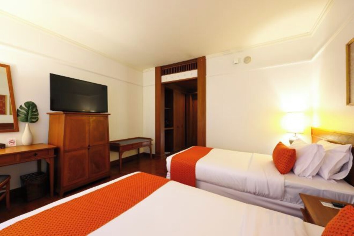 Minibar, desk, laptop workspace, blackout drapes