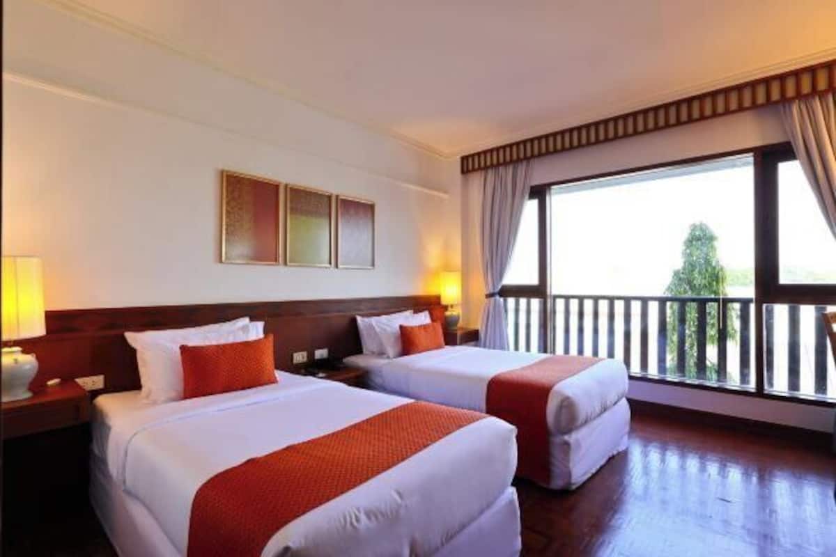 Minibar, desk, blackout drapes, free WiFi